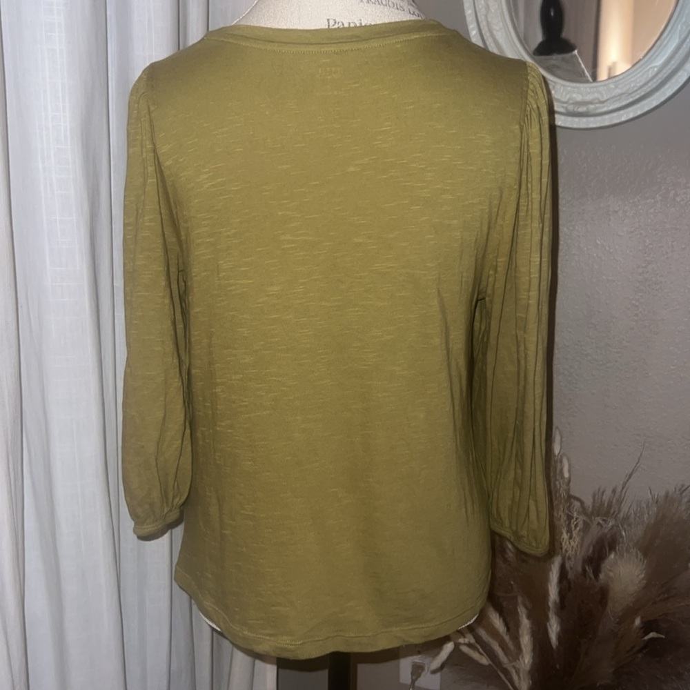 a.n.a. A New Approach olive army green women’s shirt Small top - Picture 3 of 6